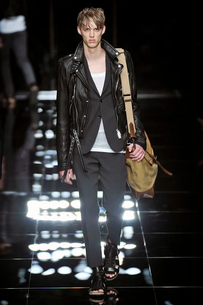 Look 14